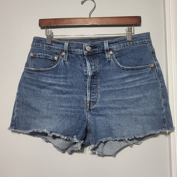 Levi's 501 High Rise Raw Hem Cut Off Denim Shorts Women's Size 31 - Picture 2 of 9